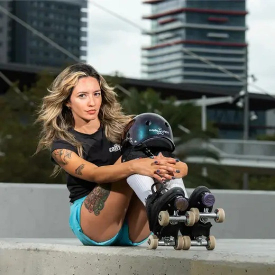Triple Eight Helmet Deep Cover Barbie Patin